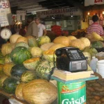 Fotografía de un mercado en un país tropical