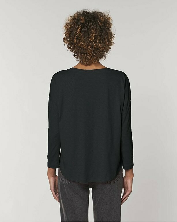 Modelo de espaldas con Camiseta Basic in Black